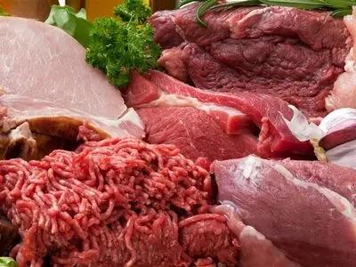 کاهش نرخ دام تاثیری در قیمت گوشت گرم گوسفندی ندارد / کم بضاعت‌ها به خرید پای مرغ روی آوردند/استقبال مردم از گوشت های منجمد برزیلی