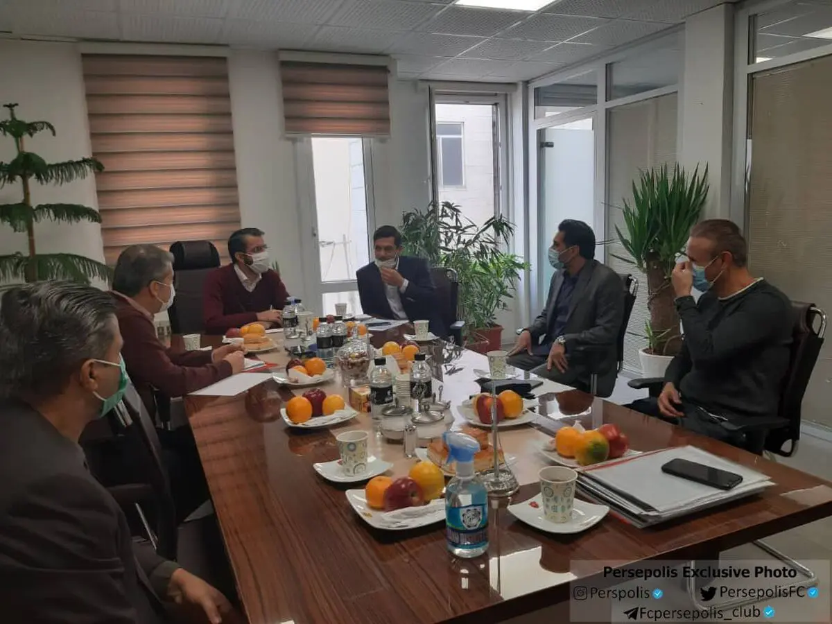 جلسه مشترک هیات مدیره پرسپولیس با سرمربی و مدیر تیم برای فینال آسیا (تصاویر)