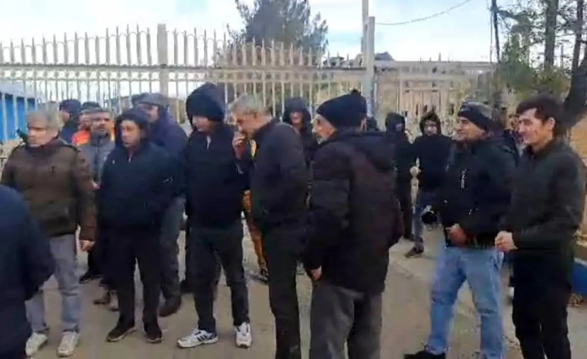 اعتراض صنفی کارگران «فولاد سیادن ابهر» به معوقات مزدی