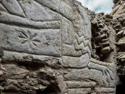 کشف نقاشی دیواری سه بعدی رنگی ۴ هزارساله در پرو