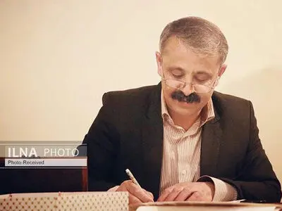 «دهه شصت» دورانِ طلاییِ خوشنویسیِ کشور است/ زنگ هنر باید در مدارس جدی‌ گرفته شود/ اولین سرمشق‌هایم تابلوهای سر در مغازه‌ها بود