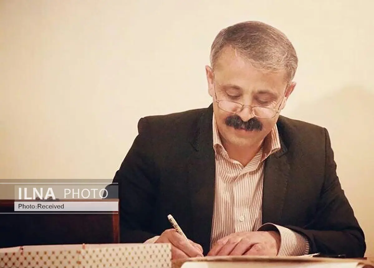 «دهه شصت» دورانِ طلاییِ خوشنویسیِ کشور است/ زنگ هنر باید در مدارس جدی‌ گرفته شود/ اولین سرمشق‌هایم تابلوهای سر در مغازه‌ها بود