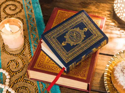 دو صفحه از قرآن موزه ملی ایران در لندن است