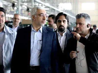 بازدید رئیس سازمان بورس از کارخانه و مجموعه های قطعه سازی شرکت کرمان موتور