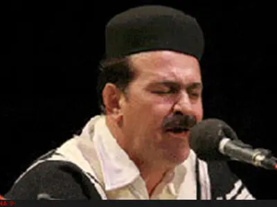 کوروش اسدپور آوازهای بختیاری را روی صحنه می‌برد