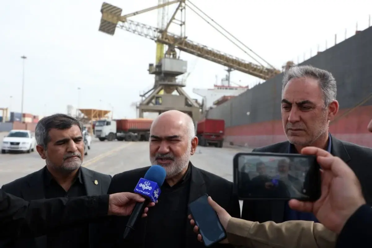 استاندار خوزستان از روند عادی تخلیه و بارگیری کالاهای اساسی در بنادر استان خبر داد