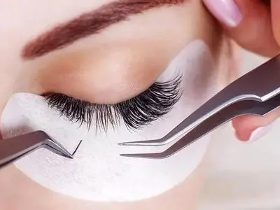 مژه‌کاری فوری در واگن زنانه مترو!