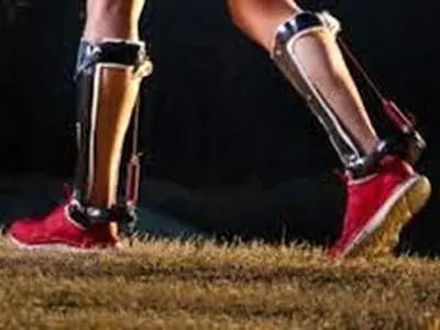 شگفت زده شدن یک آمریکایی از دیدن پاهای رباتیک در چین + فیلم