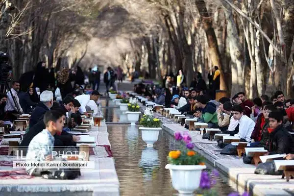 مراسم جزء خوانی قرآن کریم در چهارباغ اصفهان