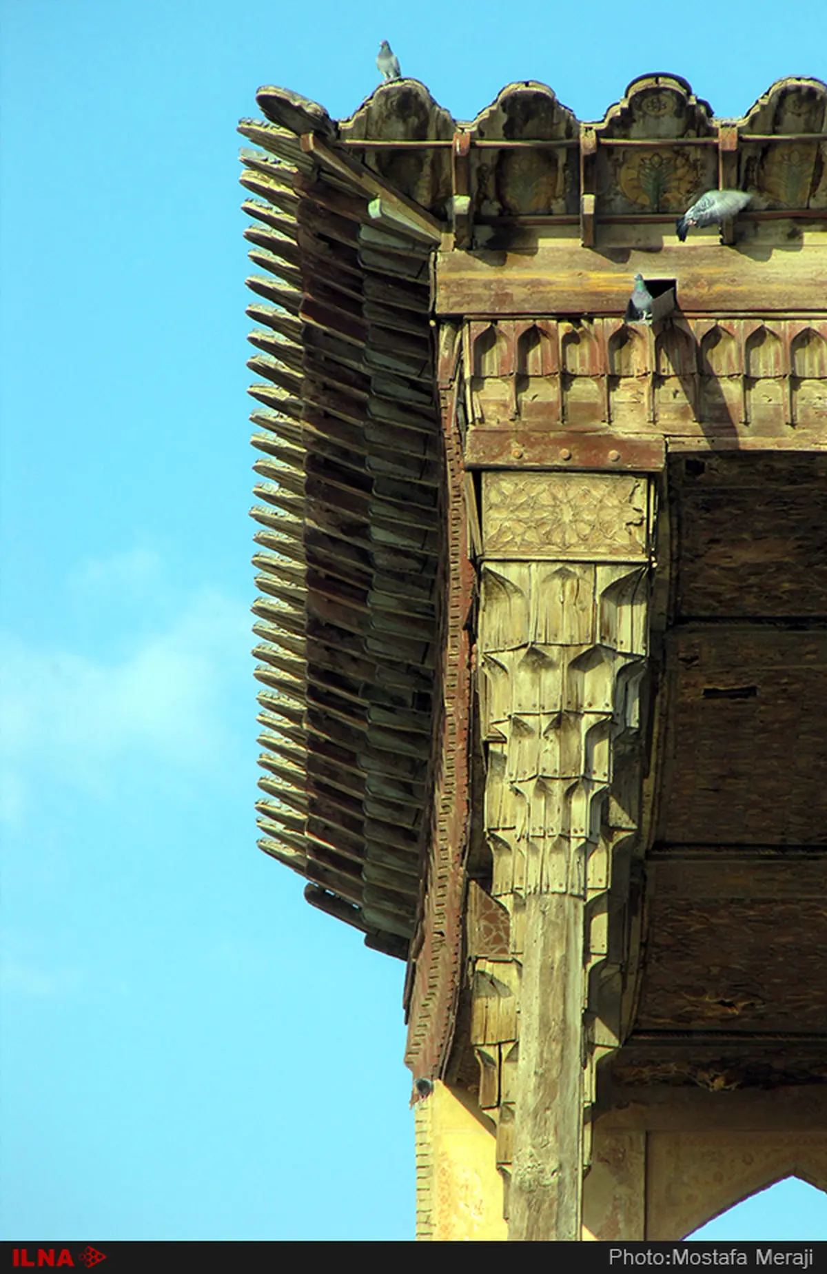 اصابت موشک به کاخ جهانی چهلستون اصفهان