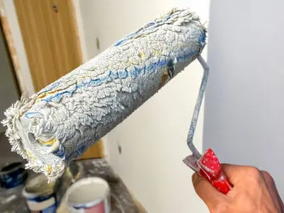 یک ترفند کاربردی برای استفاده مجدد از غلطک رنگ قدیمی و خشک شده/فیلم