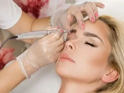 میکروبلیدینگ ابرو یا تاتو ابرو؛ کدامیک بهتر است؟