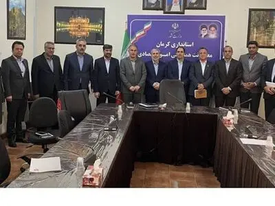 مدیر شعب بانک تجارت کرمان از دکتر رستمی تقدیر کرد