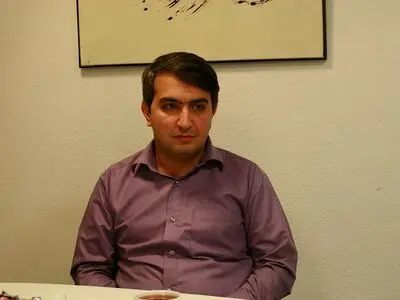 احسان آقایی مدیر هنرستان هنرهای زیبای پسران شد