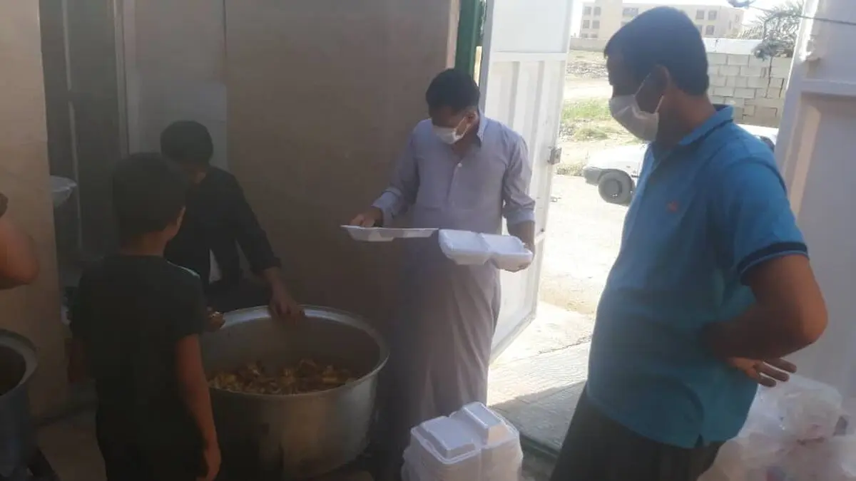 تهیه و توزیع ۶۰۰ پرس غذا بین نیازمندان توسط کارگران پتروشیمی اروند