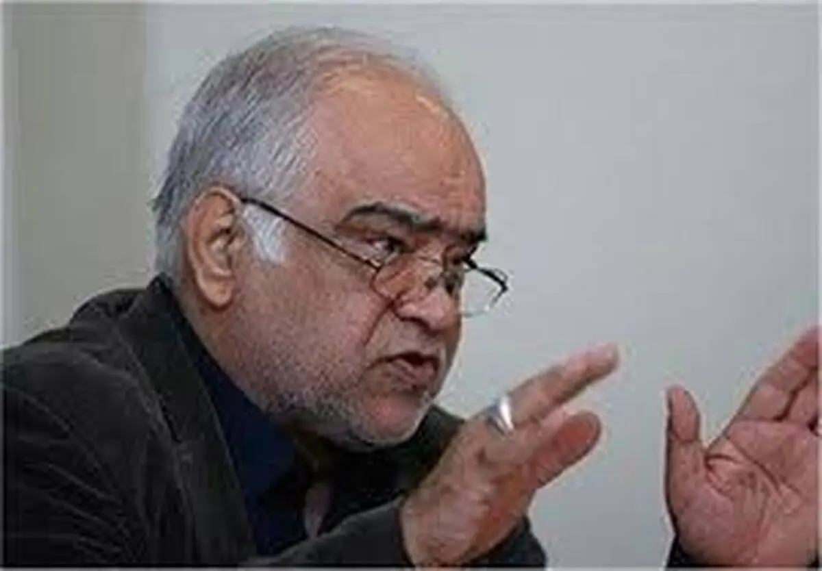 غیاثی: حسن‌زاده به گزارش داوران بیشتر دقت کند/گزارشگر آبادان حکم صادر کرد!
