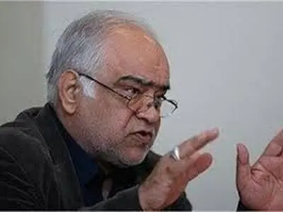 غیاثی: حسن‌زاده به گزارش داوران بیشتر دقت کند/گزارشگر آبادان حکم صادر کرد!