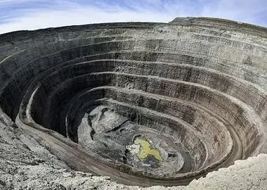 جایگزینی درآمدهای معدنی به جای نفت دنبال شود
