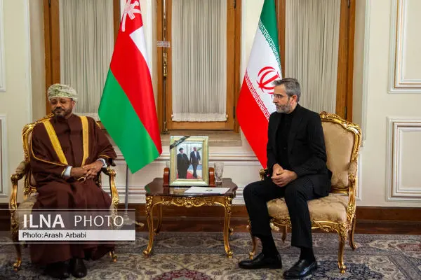 دیدار وزیر خارجه عمان با سرپرست وزارت خارجه ایران