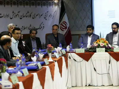 گردهمایی با حضور معاون وزیر برای برنامه‌ریزی در مورد یک آزمون  