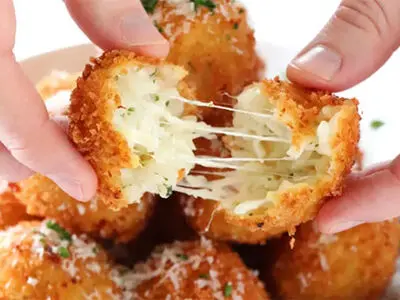 طرز تهیه سیب‌زمینی پنیری، جذاب و خوشمزه 