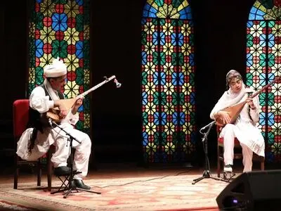 سه گروه در سومین اجرای «برخط ماه و نوا» روی صحنه رفتند
