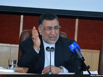 نقدپذیر نبودن انسان را زمین می‌زند/خبر دستگیری مسئولان شرم‌آور و مایه سرافکندگی است
