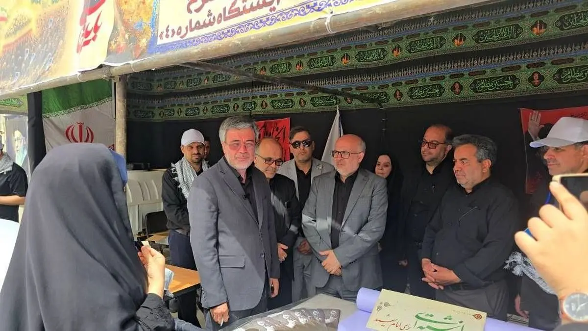 بازدید دکتر علی جباری از ایستگاه‌های خدمت‌رسانی بیمه ایران در مراسم تشییع امام شهید در قم

