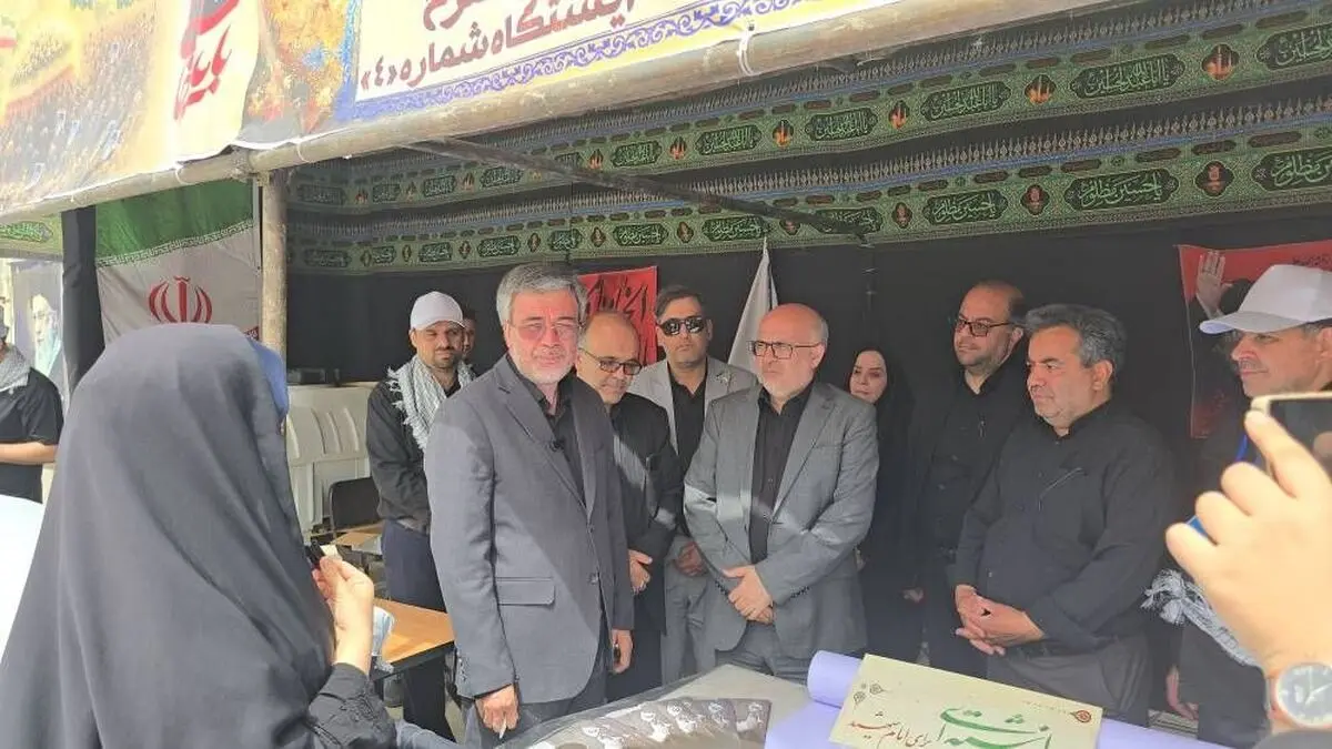 بازدید دکتر علی جباری از ایستگاه‌های خدمت‌رسانی بیمه ایران در مراسم تشییع امام شهید در قم

