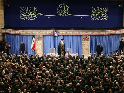 لدى استقبال حشد من قادة الحرس الثوري.. اية الله العظمى الخامنئي : الحرس الثوري اكبر منظمة مناوئة للارهاب على مستوى العالم