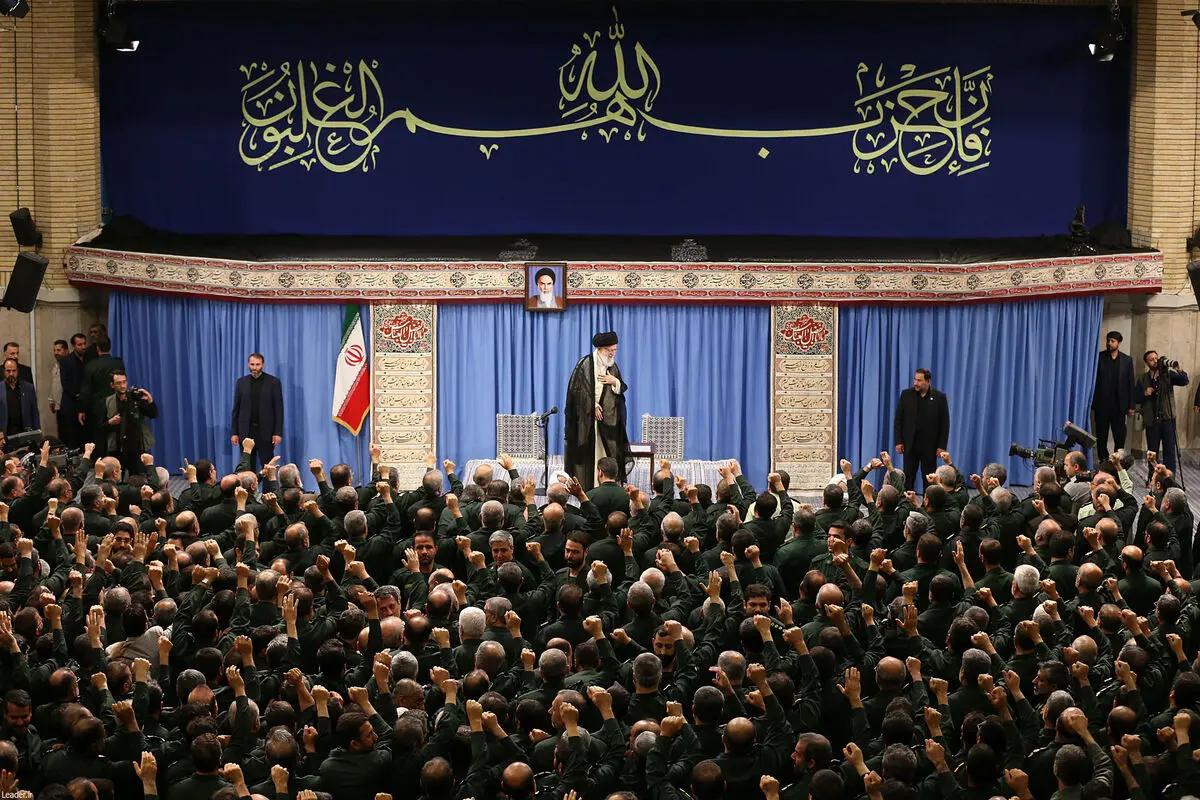 لدى استقبال حشد من قادة الحرس الثوري.. اية الله العظمى الخامنئي : الحرس الثوري اكبر منظمة مناوئة للارهاب على مستوى العالم
