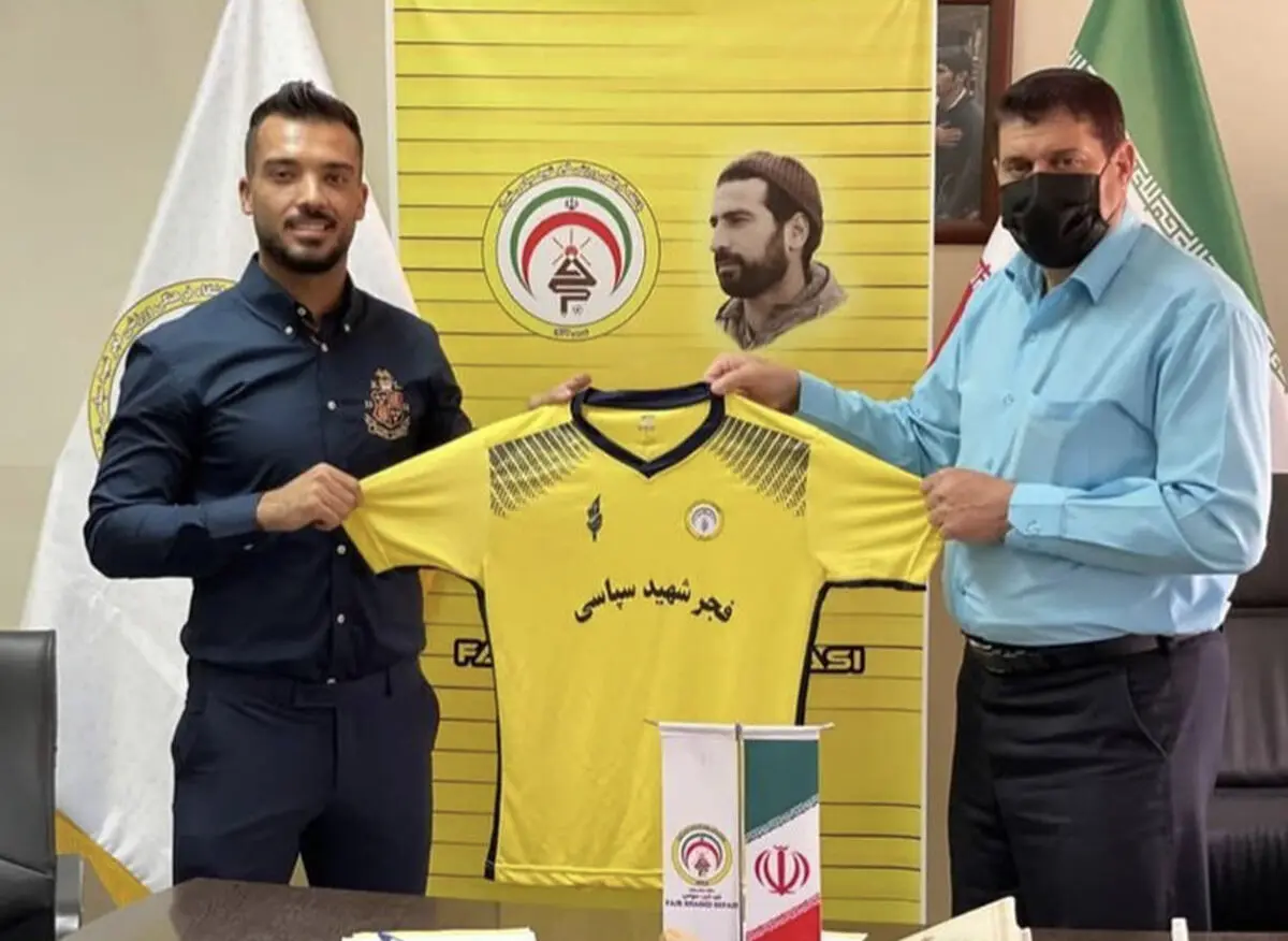 آرش ملک قراردادش را با فجرسپاسی تمدید کرد