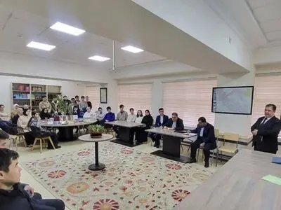 عدم اعتماد به دشمن و عدم اتکا به بیگانگان تضمین‌کننده پایداری پیشرفت است