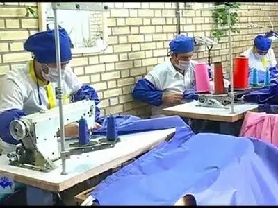 خودکفایی بیمارستان تامین اجتماعی اراک در تولید لباس مخصوص کرونا