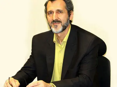 ما نیازمند جستجوی تازه‌تر در بنیادهای نظری انقلاب هستیم/ تا پشتوانه عقلانی تحولات را سامان ندهیم نمی‌توانیم راهی به آینده داشته باشیم