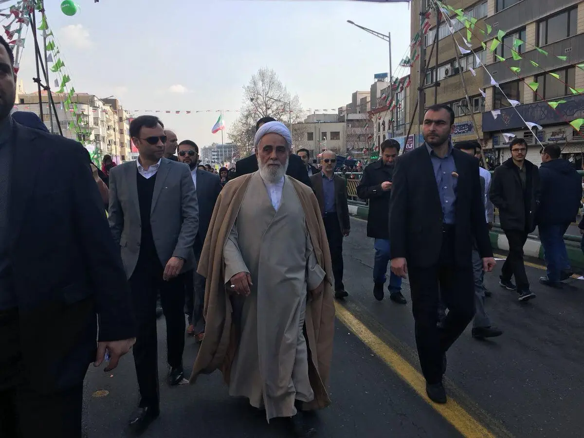 حجت‌الاسلام ناطق نوری به جمع راهپیمایان پیوست