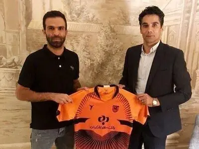 میثم نقی زاده نارنجی پوش شد 