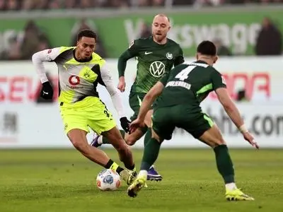 دورتموند در قلعه گرگ ها پیروز شد/ نیش زنبورها به ولفسبورگ