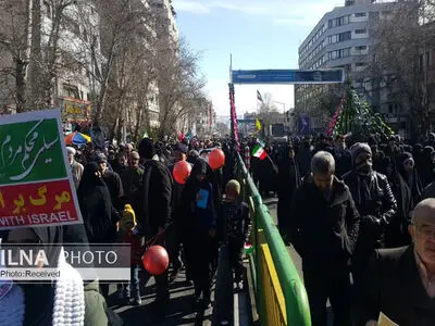 ایرانی‌ها هم‌زمان با تشدید تنش‌های تهران و واشنگتن، به خیابان‌ها آمدند