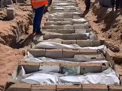 دفن دسته‌ جمعی ده‌ها شهید گمنام در غزه + فیلم