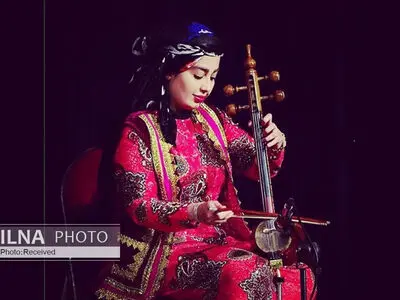 شغل اصلی نود درصد همکارانم نوازندگی است/ در اغلب خانه‌های خرم‌آباد حداقل یک کمانچه‌نواز خانم زندگی می‌کند/ "ردیف" پنجه نوازنده را مرتب می‌کند