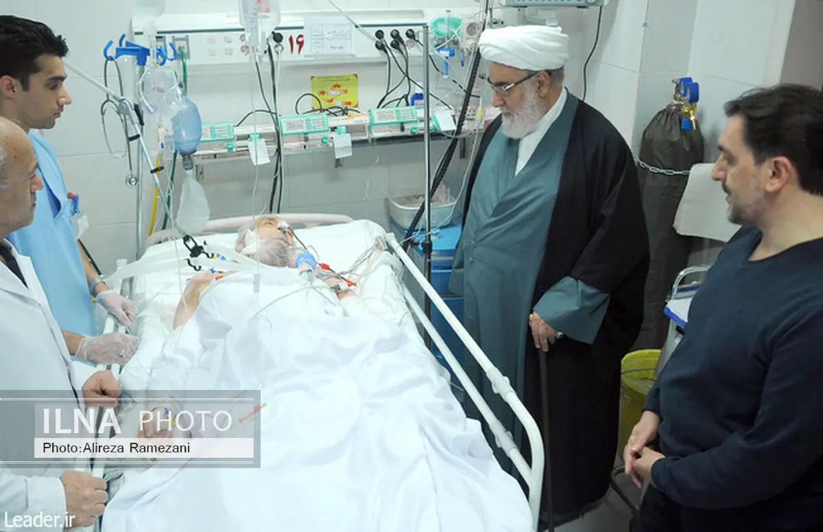 رئیس دفتر مقام معظم رهبری از آیت‌الله واعظ طبسی عیادت کرد