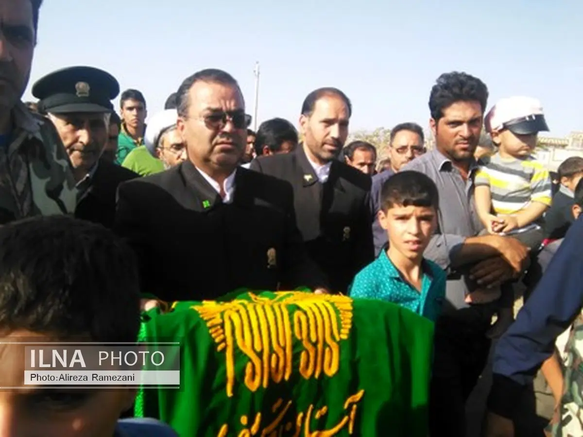 مزارشهدای گمنام شهرستان نطنز و حسین آباد غبار روبی شد