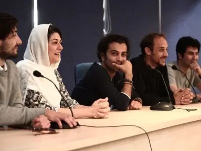 زبان در «قلعه انسانات» تکنیکی عمل می‌کند نه تحمیلی