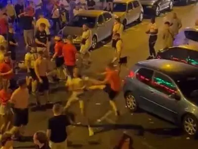 ویدیو: درگیری طرفداران ولز و انگلیس در اسپانیا!