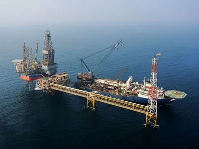 چالش های فنی و مدیریتی پتروپارس؛ از تولید آب شور به جای گاز در عمق ۵ هزار متر تا عملیات ناکام کشتی داناانرژی در پارس جنوبی