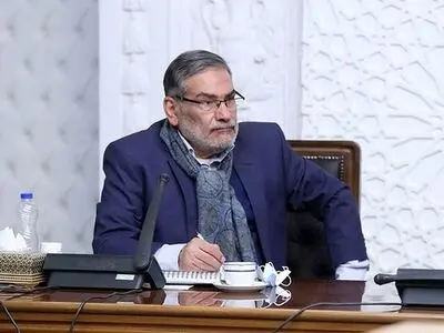 مستشار قائد الثورة الإسلامية يكذب رواية ترامب