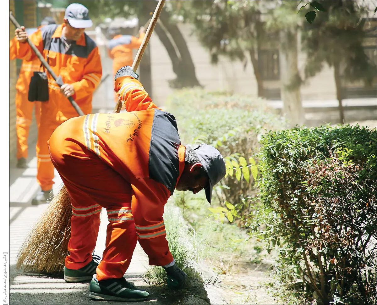 کارگر خدماتی گناباد گوشی موبایل را به صاحبش بازگرداند