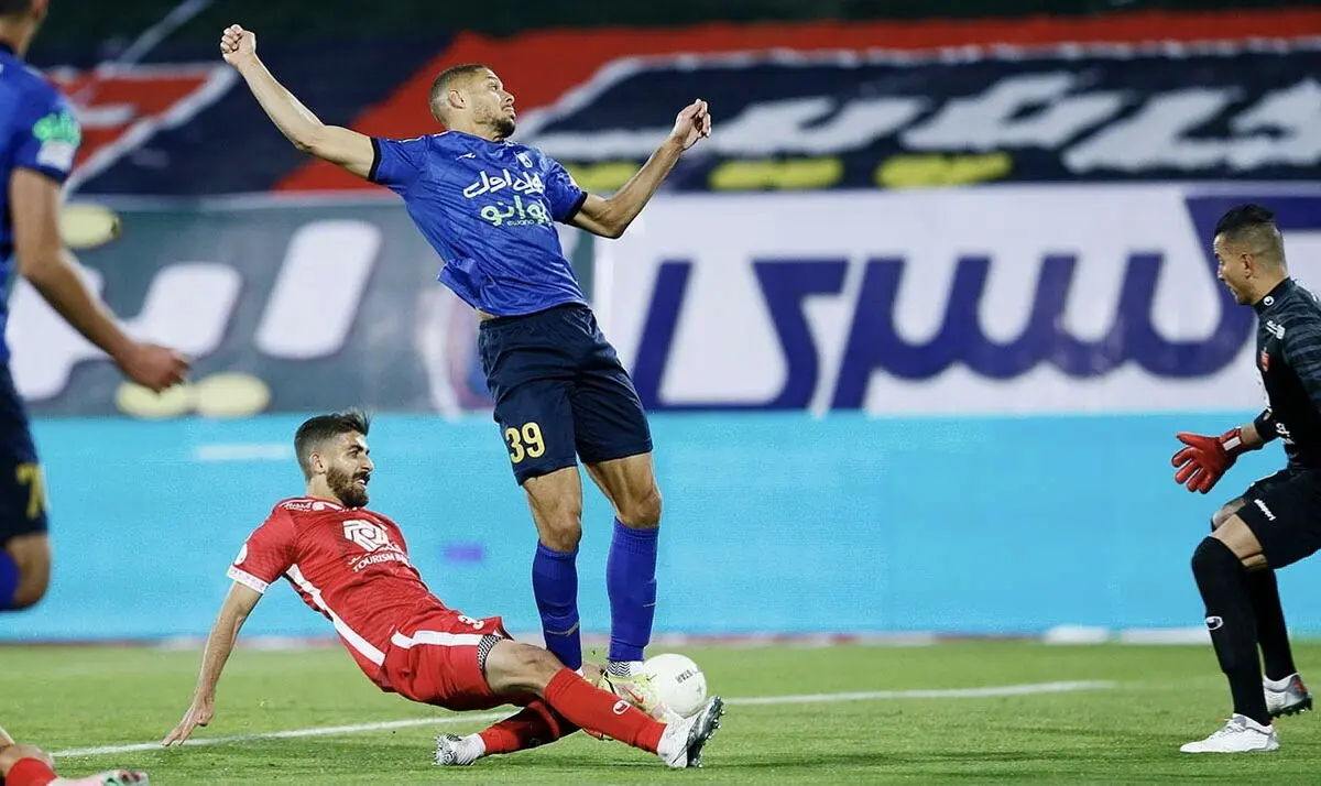 کارشناس داوری؛ قضاوت دربی به نفع استقلال بود یا پرسپولیس (ویدیو)