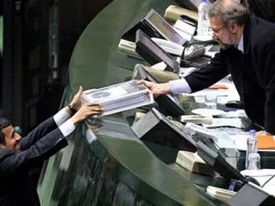 عکس: مشکل پیش‌بینی نشده در ساختمان مجلس